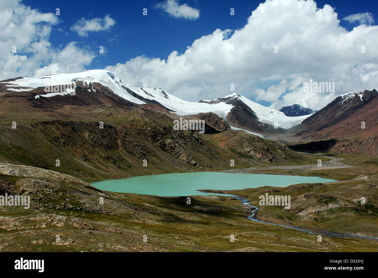 Il lago glaciale a Barskaun (Barskoon) pass, Terskey ridge, Tien-Shan, Kirghizistan Foto Stock