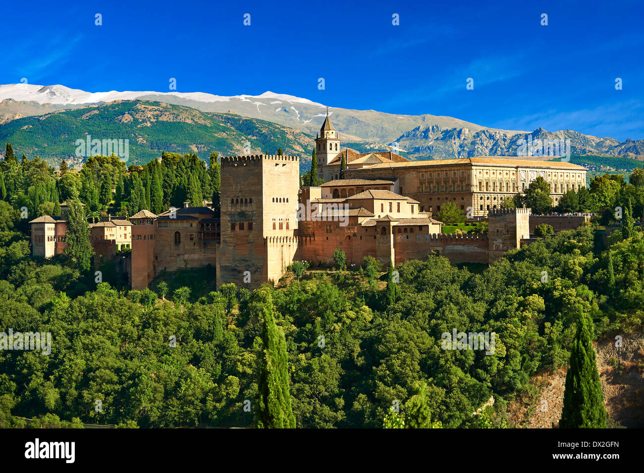 Vista del Islmaic Moresco Alhambra Palace comples e fortificazioni. Granada, Andalusia, Spagna. Foto Stock