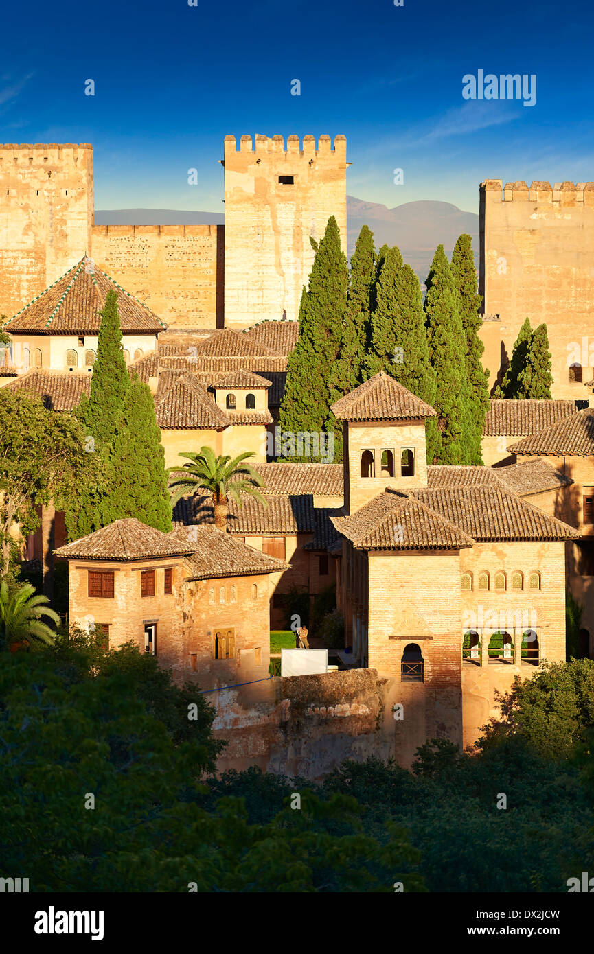 Vista del Islmaic Moresco Alhambra Palace comples e fortificazioni. Granada, Andalusia, Spagna. Foto Stock
