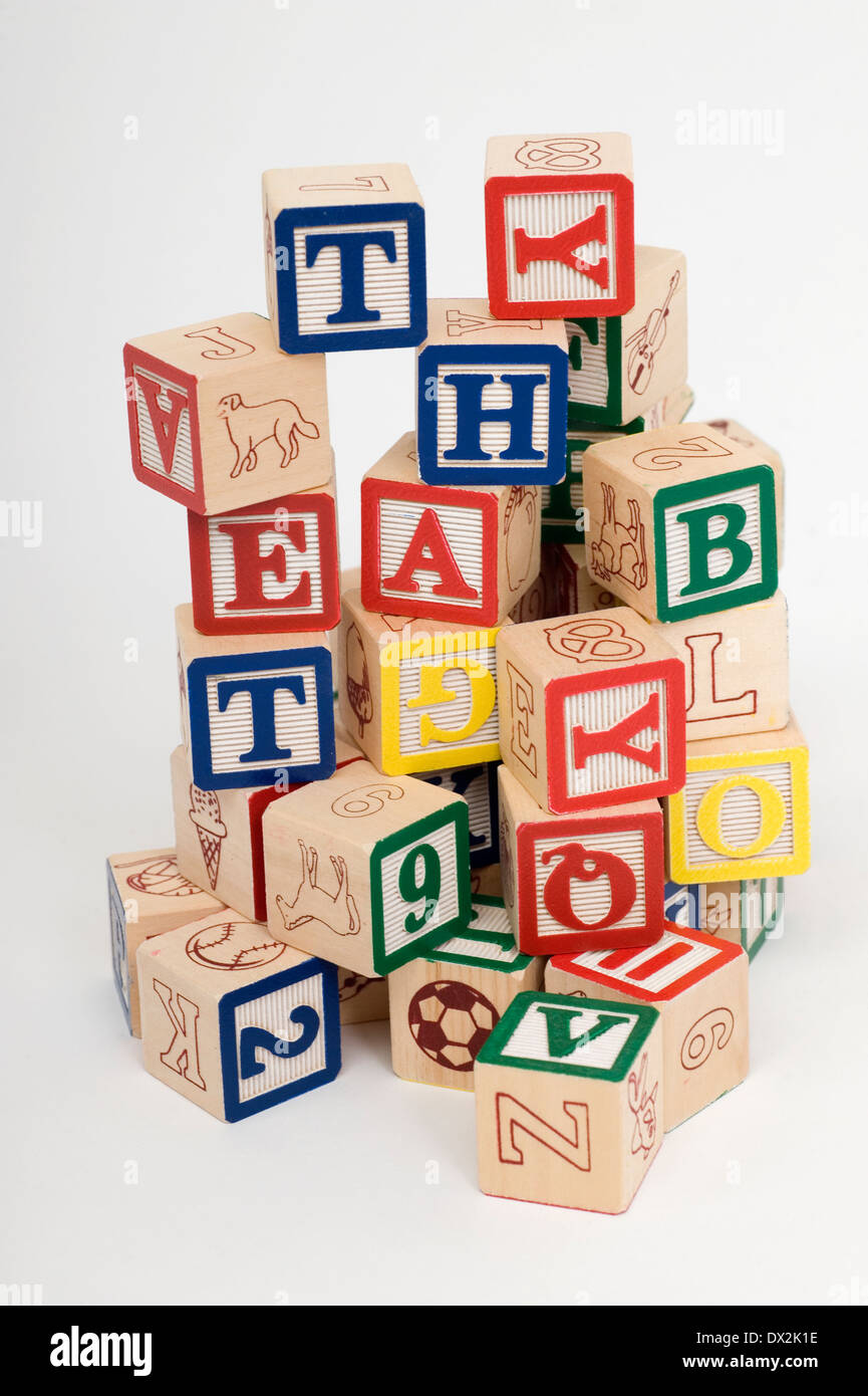 Bambino bambino giocattolo alfabeto blocchi giocare imparare presto Foto Stock