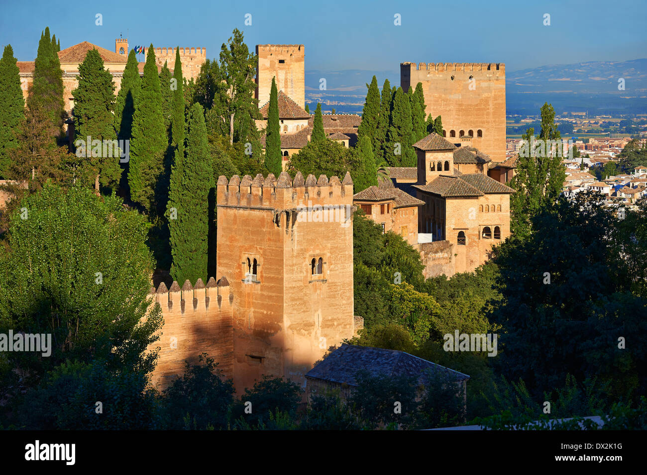 Vista del Islmaic Moresco Alhambra Palace comples e fortificazioni. Granada, Andalusia, Spagna. Foto Stock