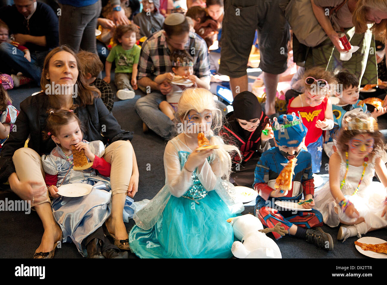 Londra, UK . 16 Mar, 2014. La festa di Purim viene celebrato ogni anno il 14 del mese ebraico di Adar nel calendario ebraico Credito: Adina Tovy/Alamy Live News Foto Stock