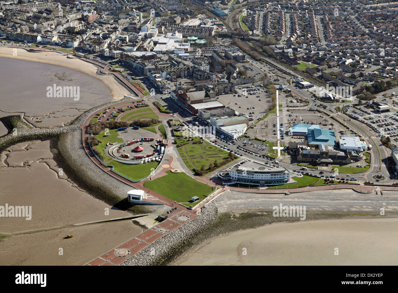 Vista aerea della città di Morecambe, Morecambe Leisure Park, il lungomare e le spiagge in Lancashire Foto Stock