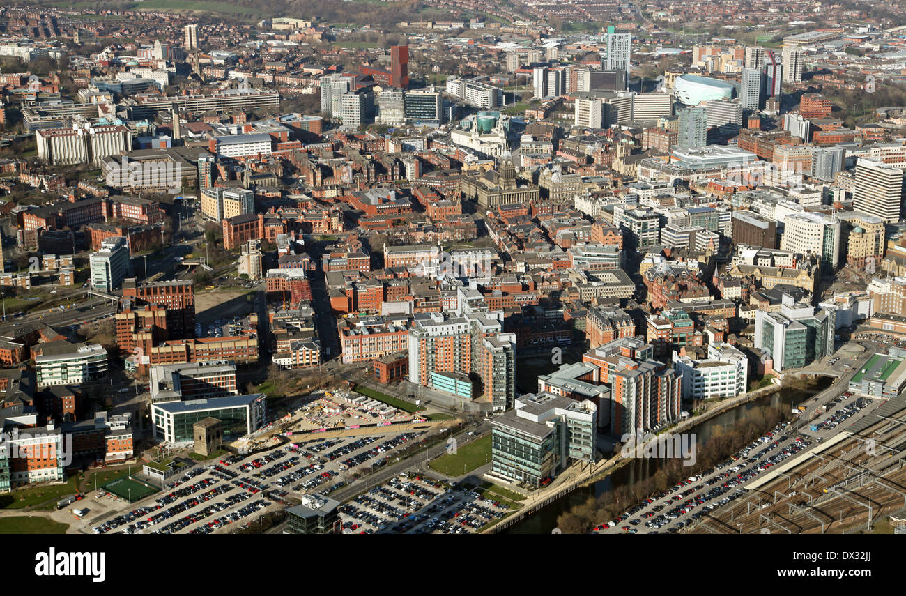 Vista aerea del centro cittadino di Leeds skyline Foto Stock