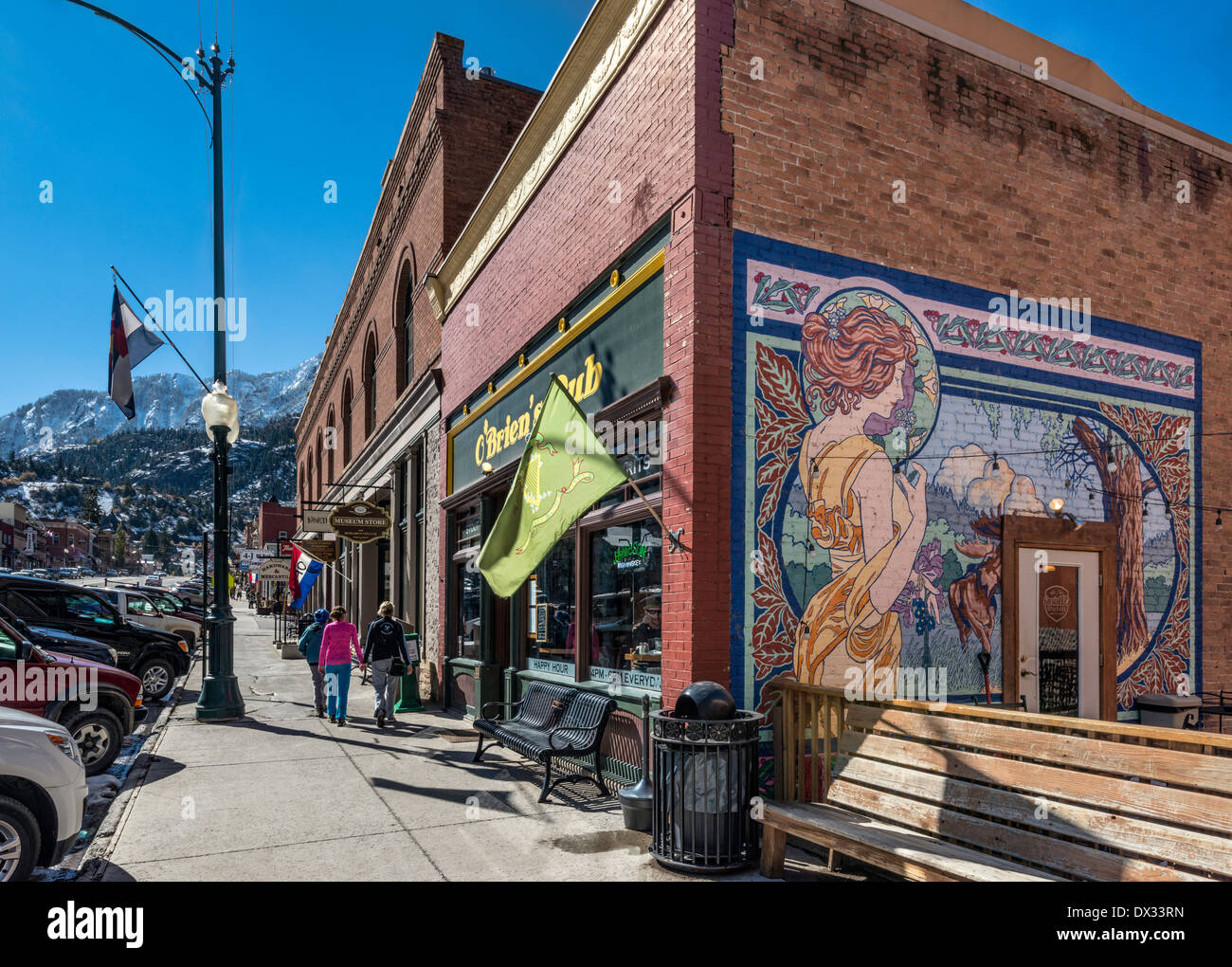 Vetrine del negozio, murale sulla strada principale di Ouray, Colorado, STATI UNITI D'AMERICA Foto Stock