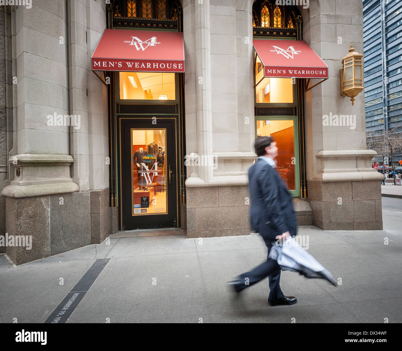 Un uomo Wearhouse store è visibile nella parte inferiore di Manhattan a New York Foto Stock