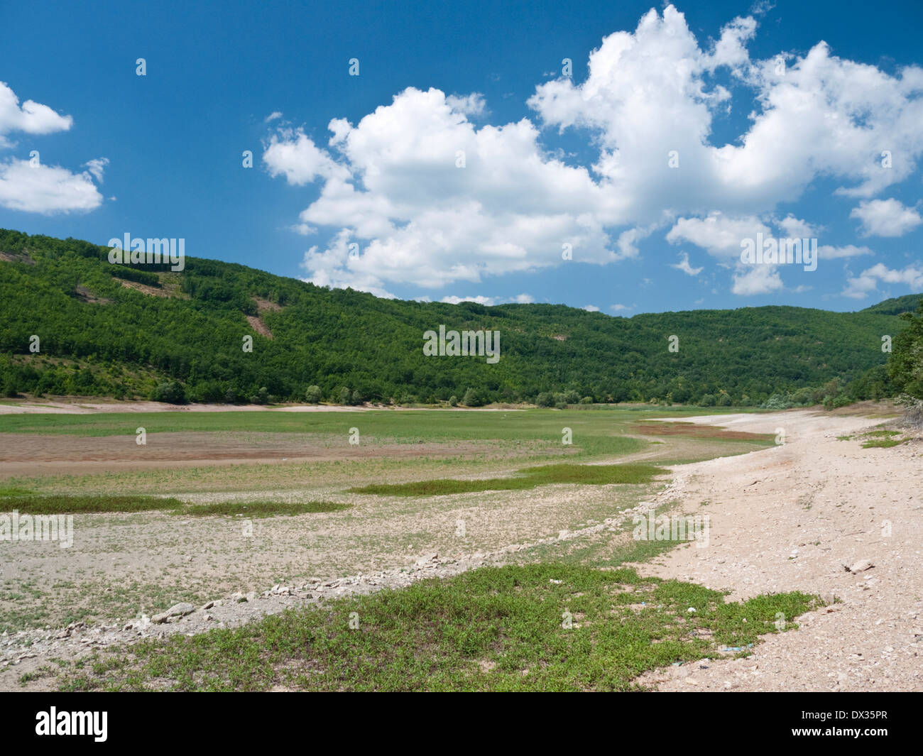 L'essiccato su letto di Lago Slatino, vicino al villaggio di Slatino, Kicevo, Macedonia Foto Stock