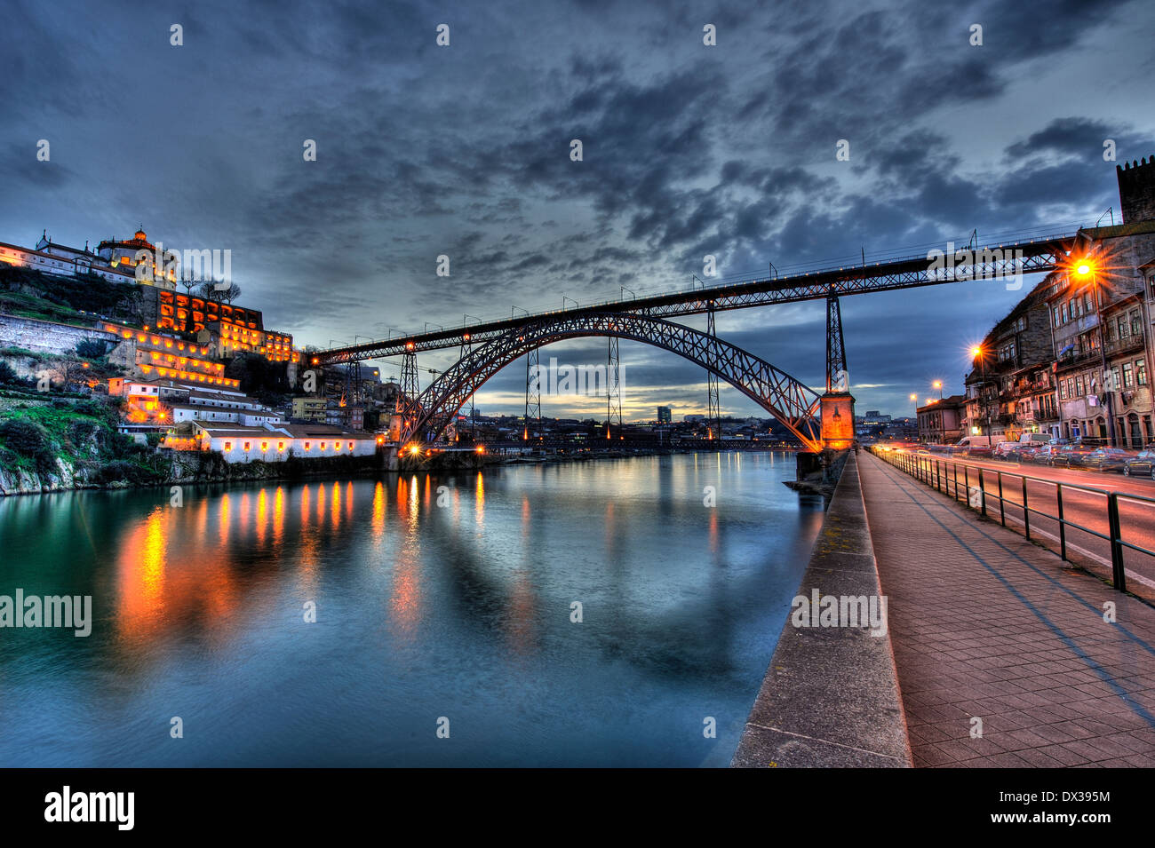 Dom Luis ponte sul fiume Douro Porto Portogallo Foto Stock