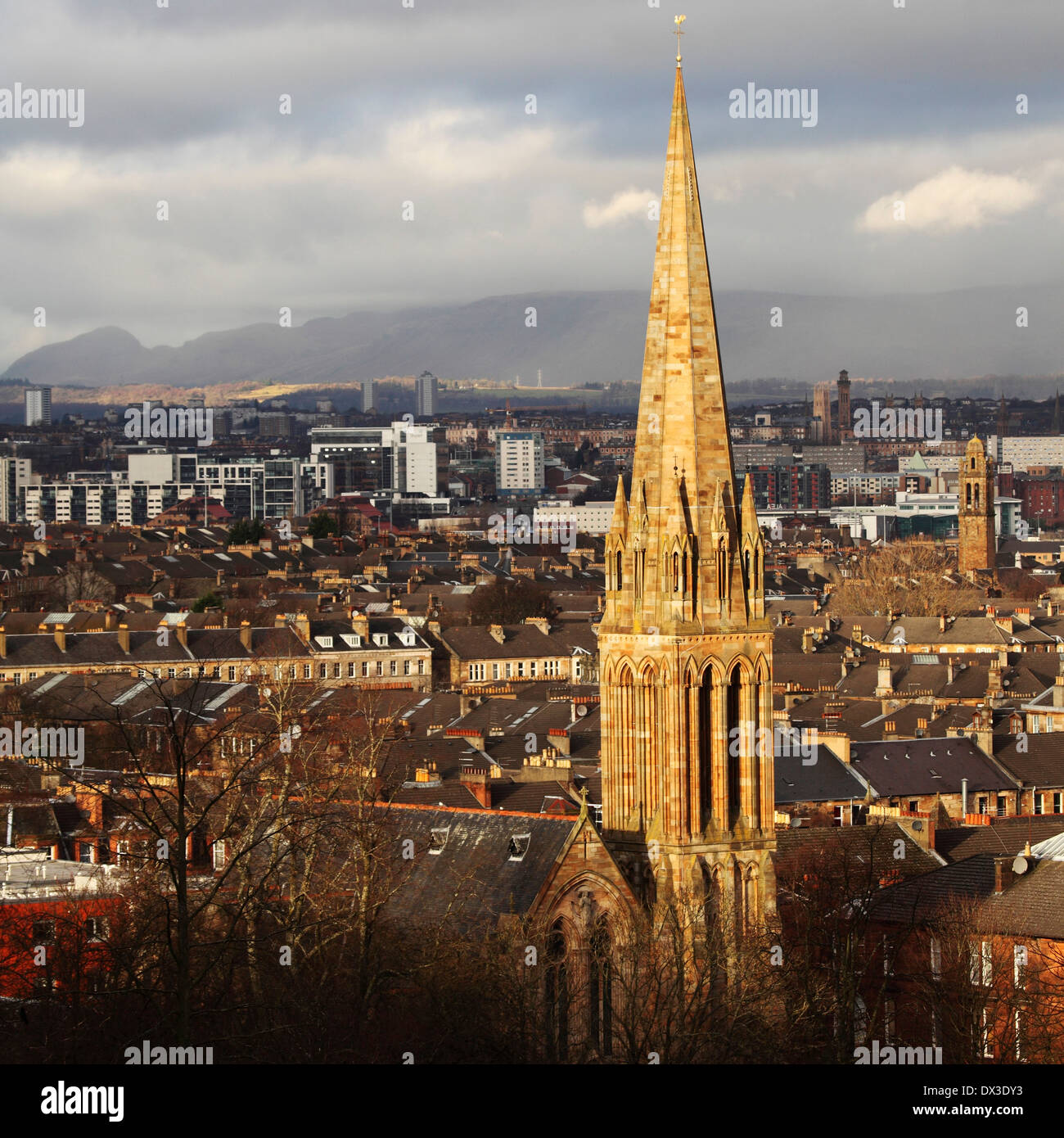 La guglia in pietra arenaria di Queen's Park chiesa battista a Glasgow, in Scozia. Foto Stock