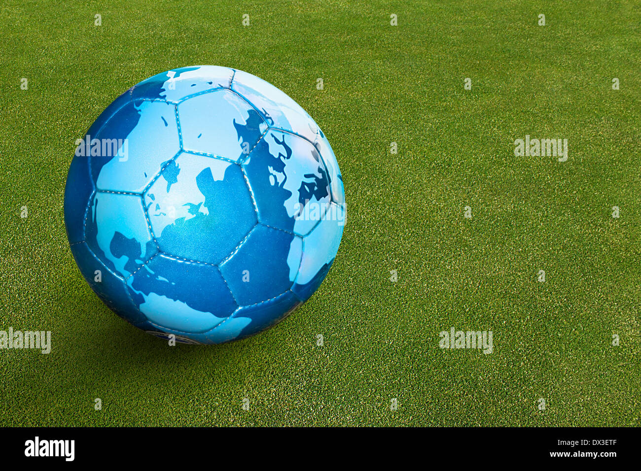 Mappa del mondo per una pelle blu calcio Foto Stock