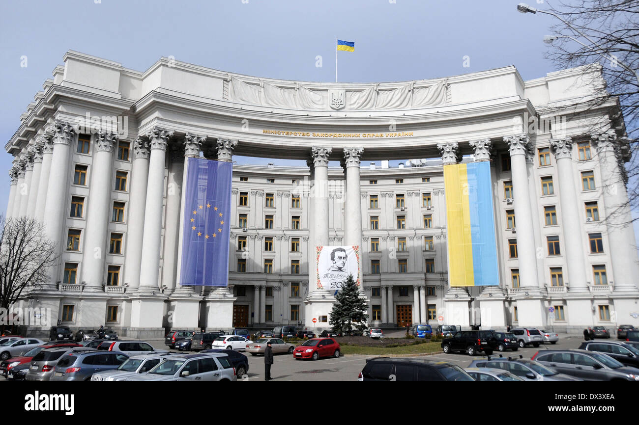 Kiev. Xvii Mar, 2014. Foto scattata il 17 marzo 2014 mostra ucraino Ministero degli Esteri a Kiev in Ucraina. L'Ucraina il lunedì ha ricordato il suo ambasciatore in Russia per le consultazioni sulla situazione di crisi-ha colpito la Crimea. © Ding Yuan/Xinhua/Alamy Live News Foto Stock