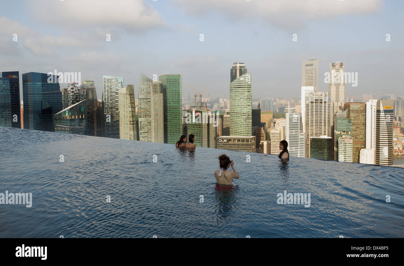 Piscina presso il Marina Bay Sands Hotel Singapore Foto Stock