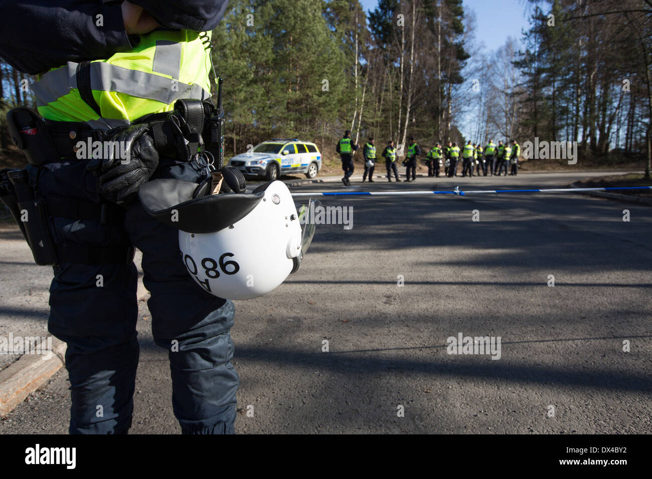 Riot Police verra sfrattare zingari provenienti da una Tendopoli di Onna Foto Stock