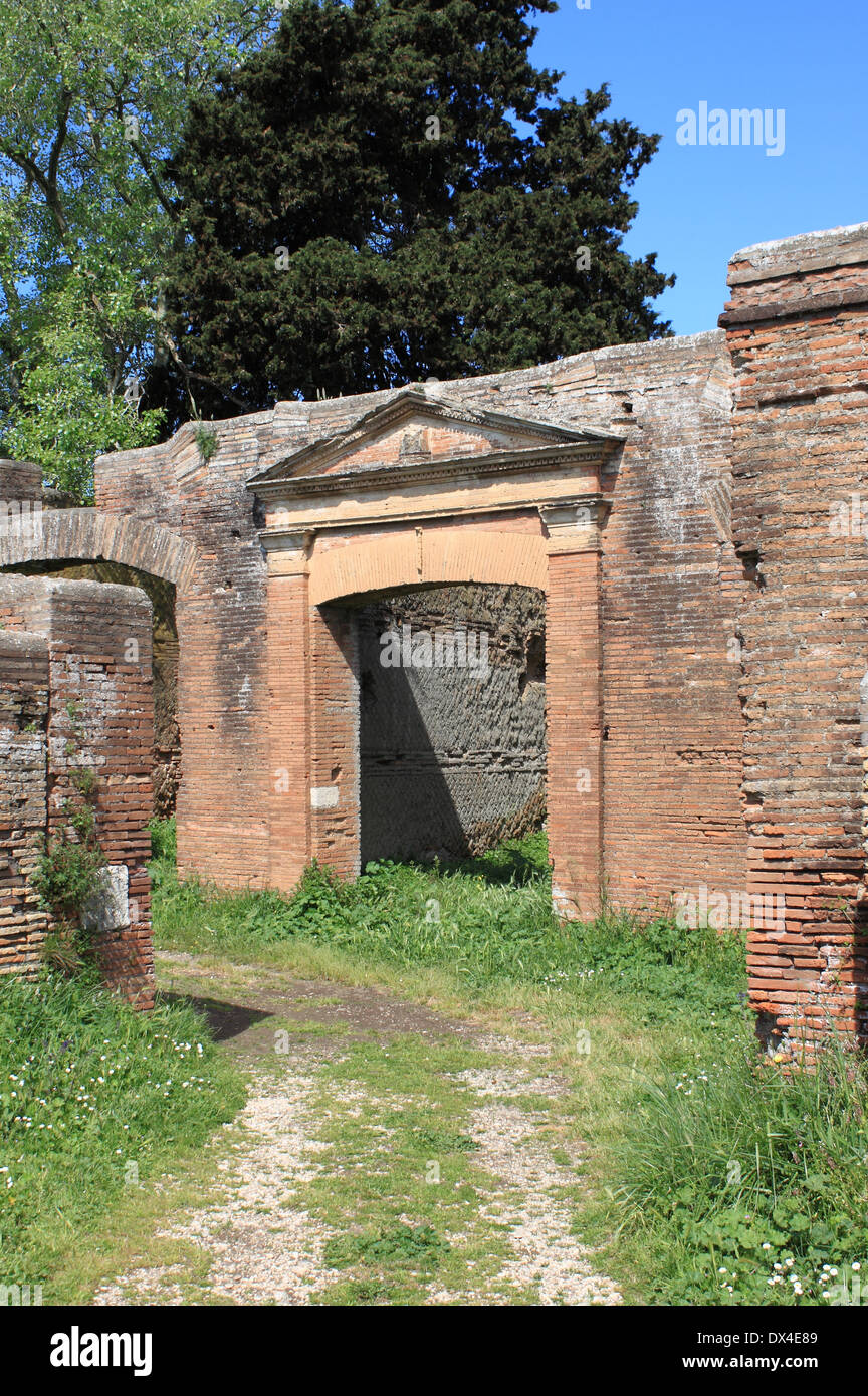 Ingresso di una vecchia casa romana a Ostia Antica, il vecchio porto di Roma, Italia Foto Stock