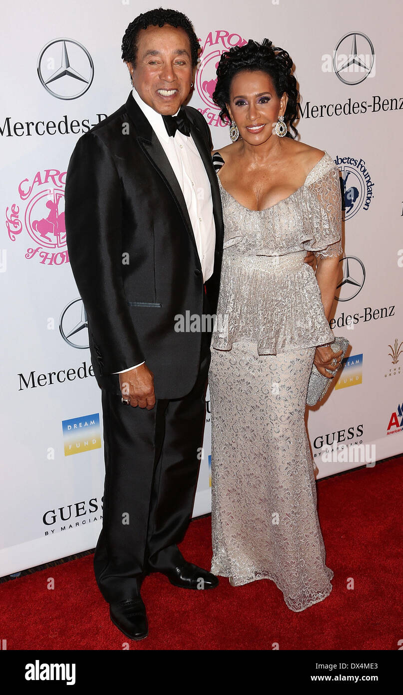 Smokey Robinson e Francesca Glandney XXVI anniversario giostra di speranza a sfere - presentato dalla Casa di Stoccarda - Gli arrivi di Los Angeles, California - 20.10.12 con: Smokey Robinson e Francesca Glandney dove: STATI UNITI D'AMERICA quando: 20 Ott 2012 Foto Stock