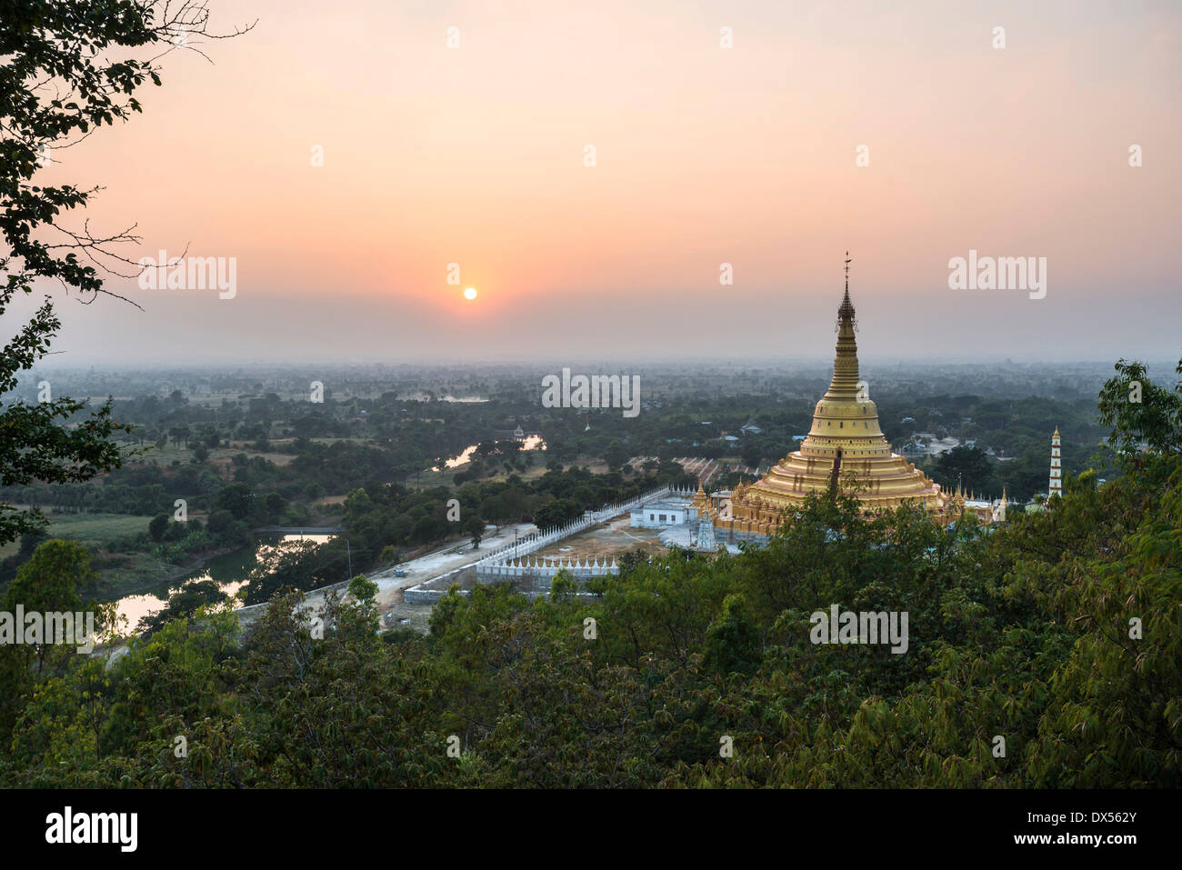 Aung Sakkya Pagoda Maha Bodhi Ta Htaung, Monywa, Sagaing Regione, Myanmar Foto Stock