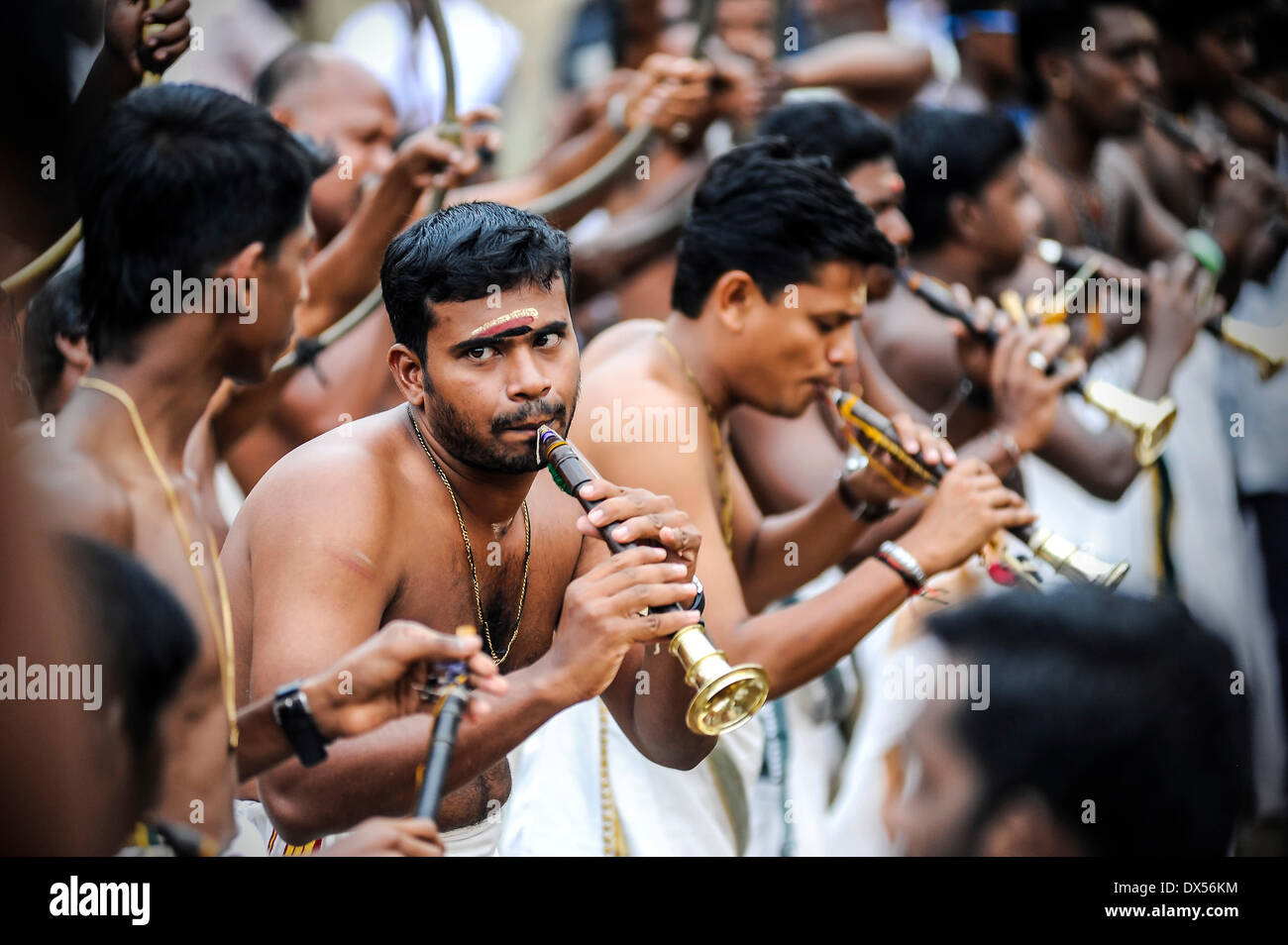 Musicisti con trombe a tempio Hindu festival, Thrissur, Kerala, nel sud dell'India, India Foto Stock