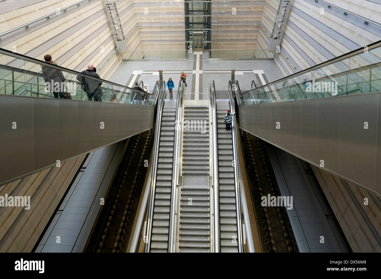 Scale mobili per Hauptbahnhof S-Bahn stazione ferroviaria, City-Tunnel Leipzig, Lipsia, Sassonia, Germania Foto Stock