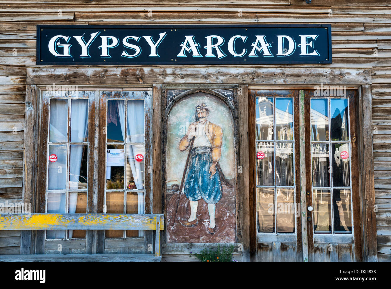 La pittura di potentati turco sulla parte anteriore dello store su Wallace Street nella città fantasma di Virginia City, Montana, USA Foto Stock