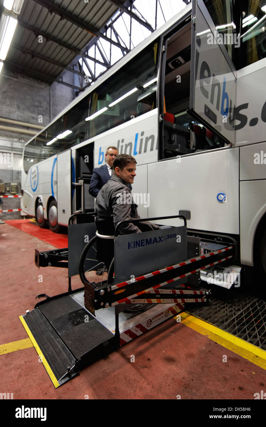 Berlino, Germania, autobus di lunga distanza per gli utenti di sedia a rotelle Foto Stock