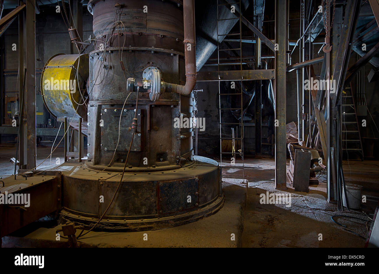 All'interno del vecchio mulino industriale Foto Stock