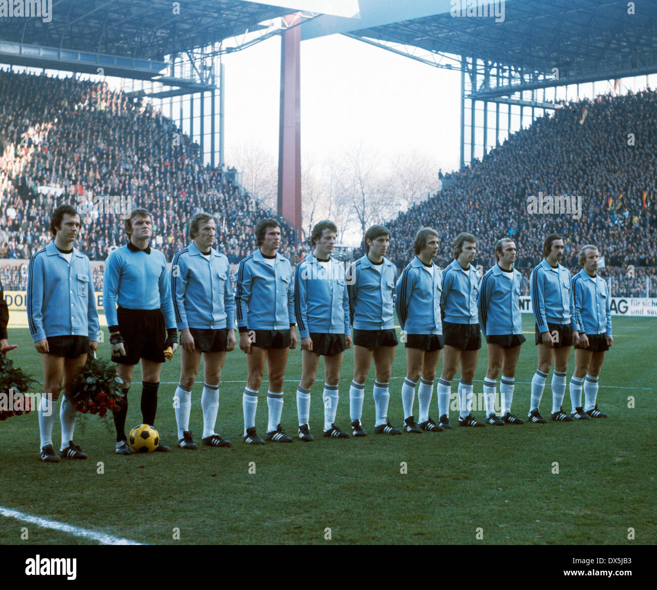 Calcio, campionato europeo, 1976, qualifica, gruppo 8, ritorno, Westfalen Stadium di Dortmund, Germania contro Malta 8:0, team shot Germania, f.l.t.r. Franz Beckenbauer, custode Sepp Maier, Georg Schwarzenbeck, Jupp Heynckes, Herbert Wimmer, Ronald Worm Foto Stock