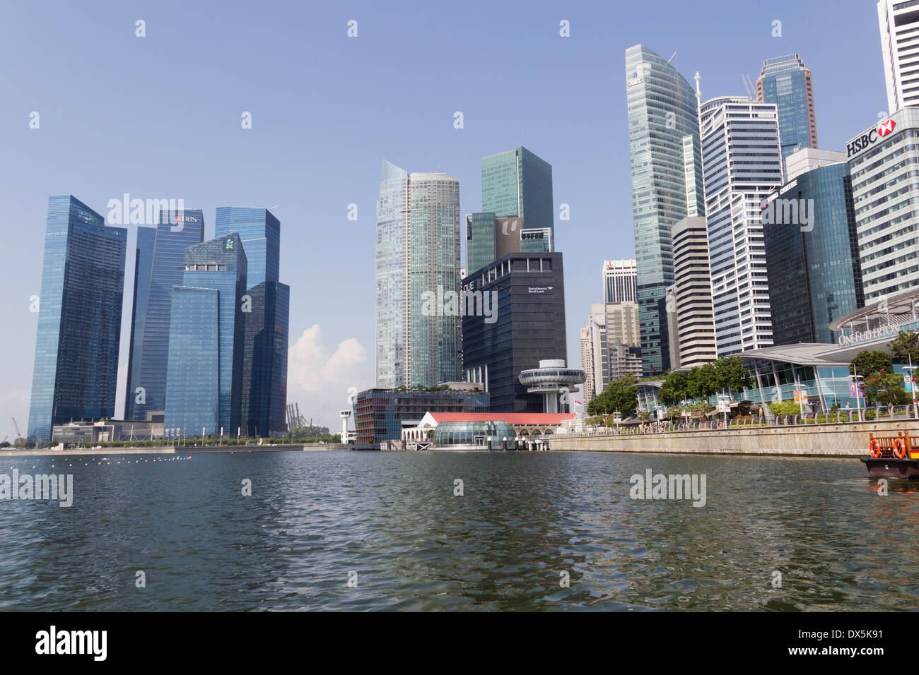 Il quartiere finanziario di Singapore e vista di acqua in Singapore, come ad esempio il DBS e la HSBC Building, altri edifici alti Foto Stock