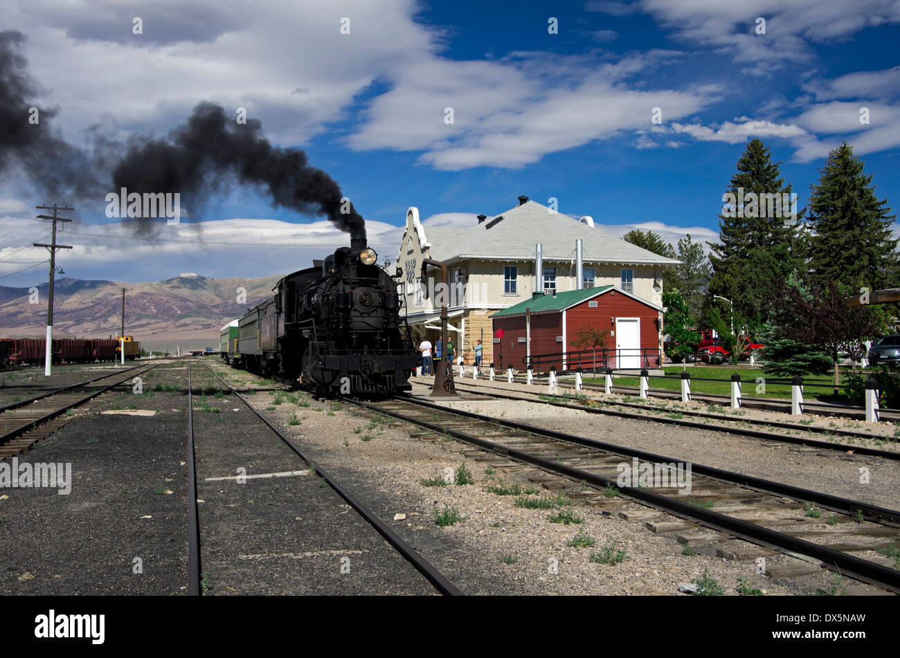 Nevada ferrovia settentrionale storica pietra miliare in treno in fronte alla stazione Foto Stock