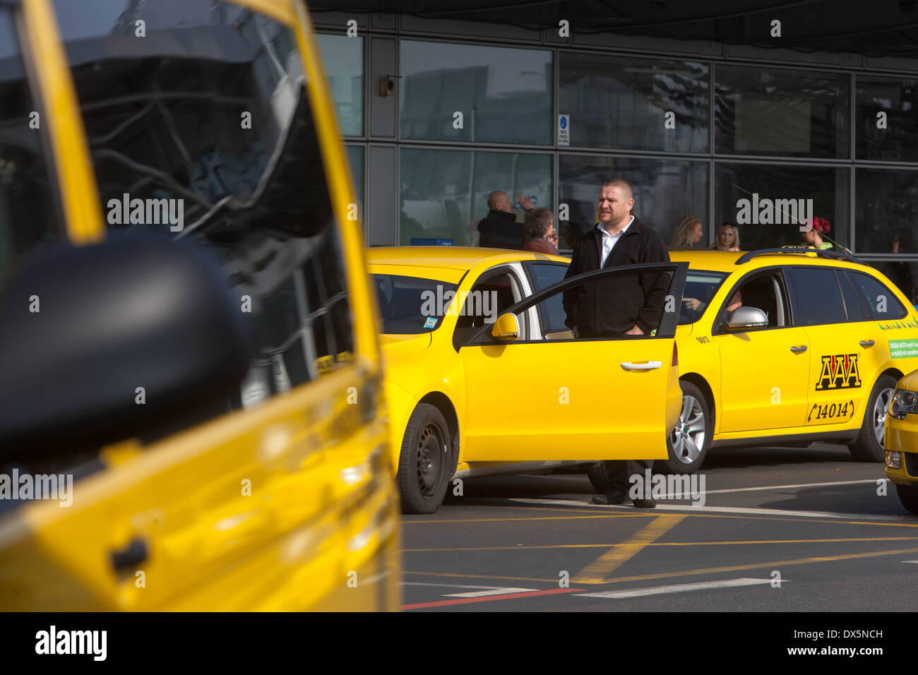 Taxi auto al Aeroporto di Praga Foto Stock