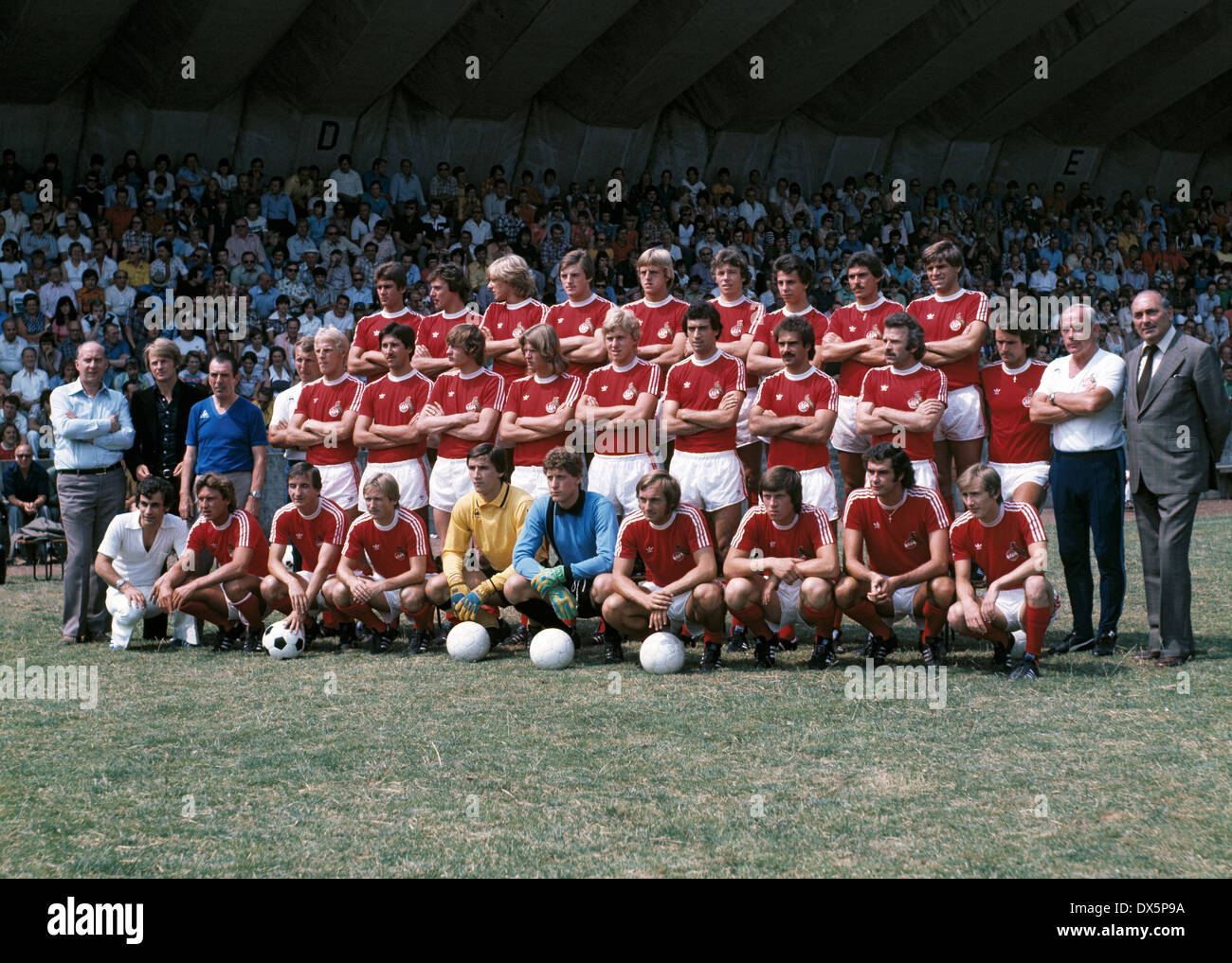 Calcio, Bundesliga, 1976/1977, 1. FC Colonia, presentazione della squadra, team shot, dietro f.l.t.r. Herbert Zimmermann, Dieter Mueller, Herbert Neumann, Ferdinando Rohde, Herbert Hein, Roland Gerber, Dieter Prestin, Juergen Glowacz, Wolfgang Weber, medio f.l.t. Foto Stock