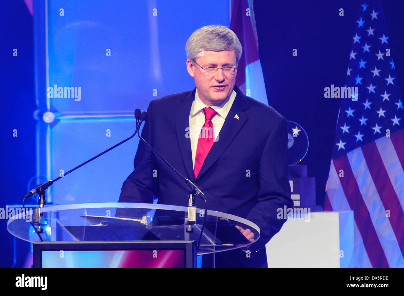 Toronto, può., 18 Mar 2014 - Stephen Harper risolve il canadese donna Hockey League Awards Gala. Il Primo Ministro ha aderito altri dignitari in Markham, Ontario al driver commento al canadese donna Hockey League Awards Gala. Credito: Victor Biro/Alamy Live News Foto Stock