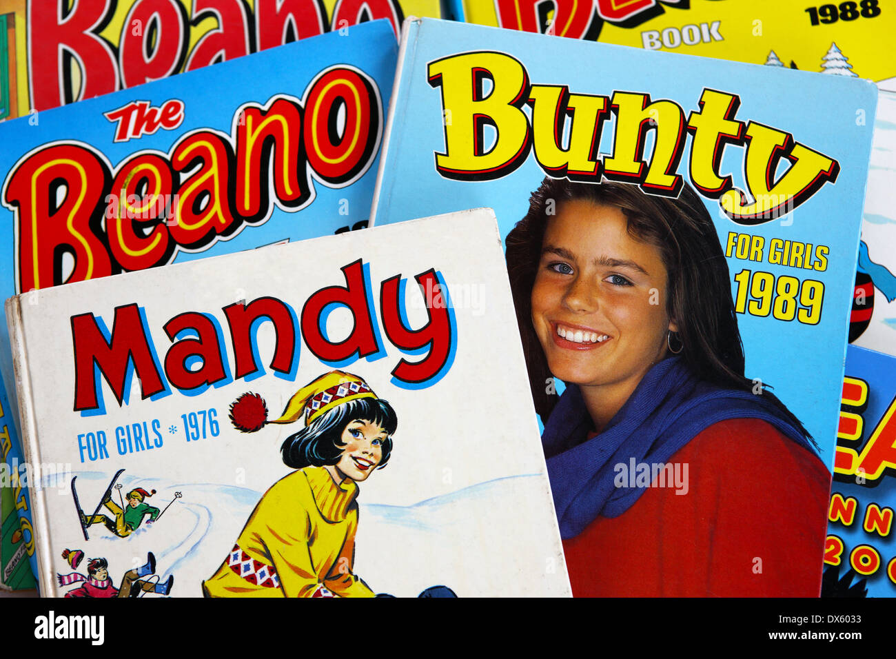A partire dagli anni settanta e ottanta piante annue per bambini compresi Mandy, Bunty e il Beano con gli annuari indicando per le ragazze, controverso oggi Foto Stock