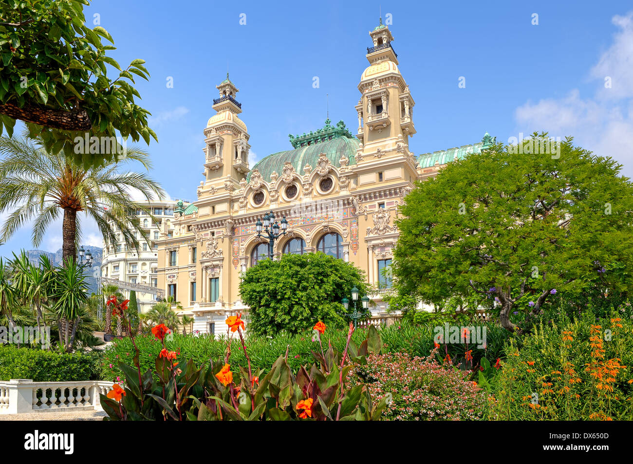 Giardino e mare facciata della Salle Garnie in Monte Carlo, Monaco. Foto Stock
