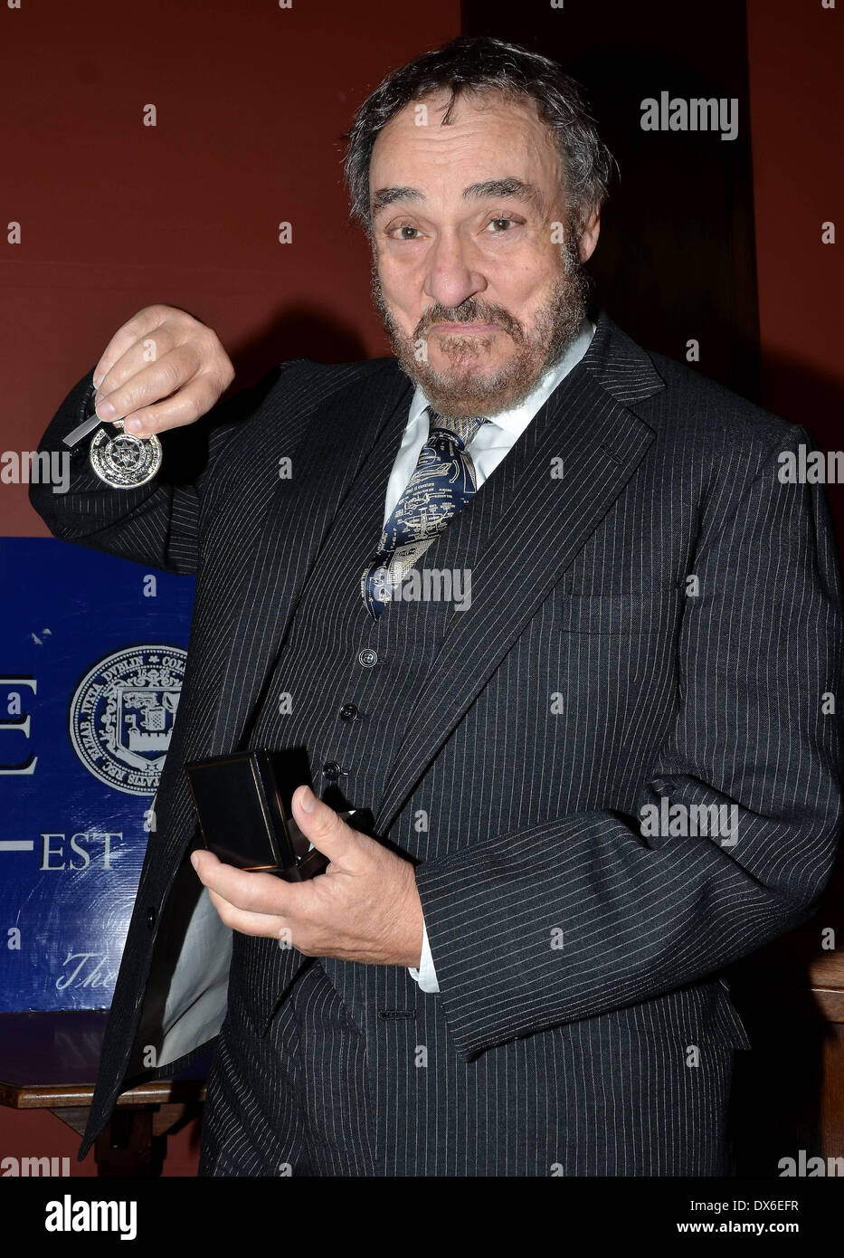 John Rhys Davies riceve la medaglia di Burke dal Hist - Historical Society presso il Trinity College con: John Rhys Davies siamo Foto Stock