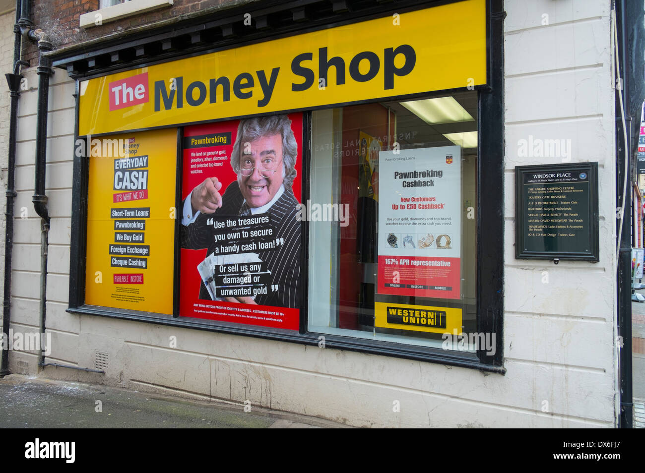 Vista esterna del 'Il denaro Shop" a Shrewsbury, Shropshire, Inghilterra. Foto Stock