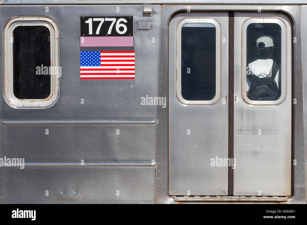 Street foto di dettaglio su una metropolitana di New York auto che succede ad avere una molto patriottica numero di registrazione: 1776. Foto Stock