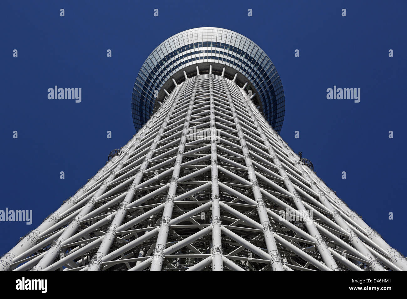Vista aerea di un edificio di moderna costruzione, Tokyo, Giappone Foto Stock