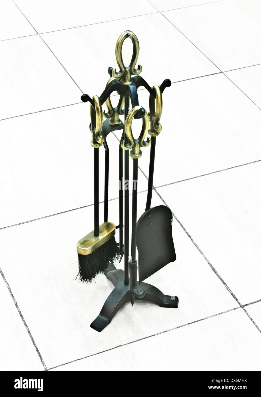 Strumenti di camino su rack Foto Stock
