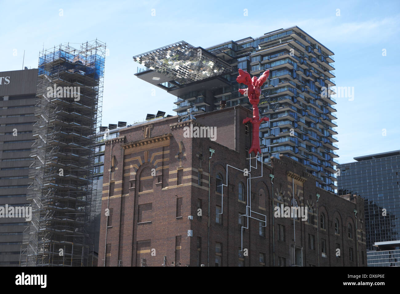 Alto edificio di appartamenti in costruzione da Fraser, gruppo di proprietà a un parco centrale,chippendale,sydney Foto Stock