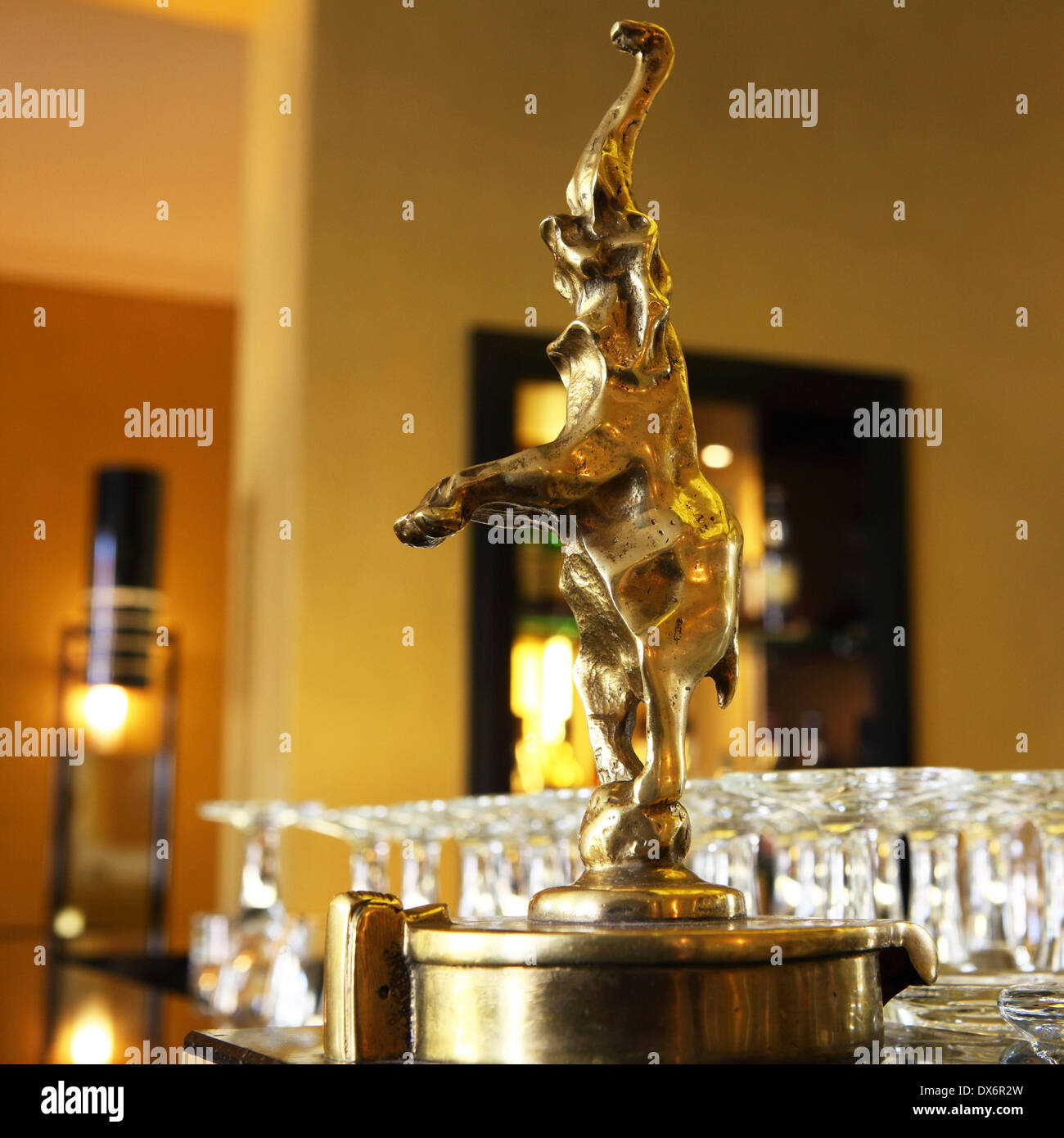 Elefante parafango stile ornamentale presso l'Hotel Elephant Weimar, Germania. Foto Stock