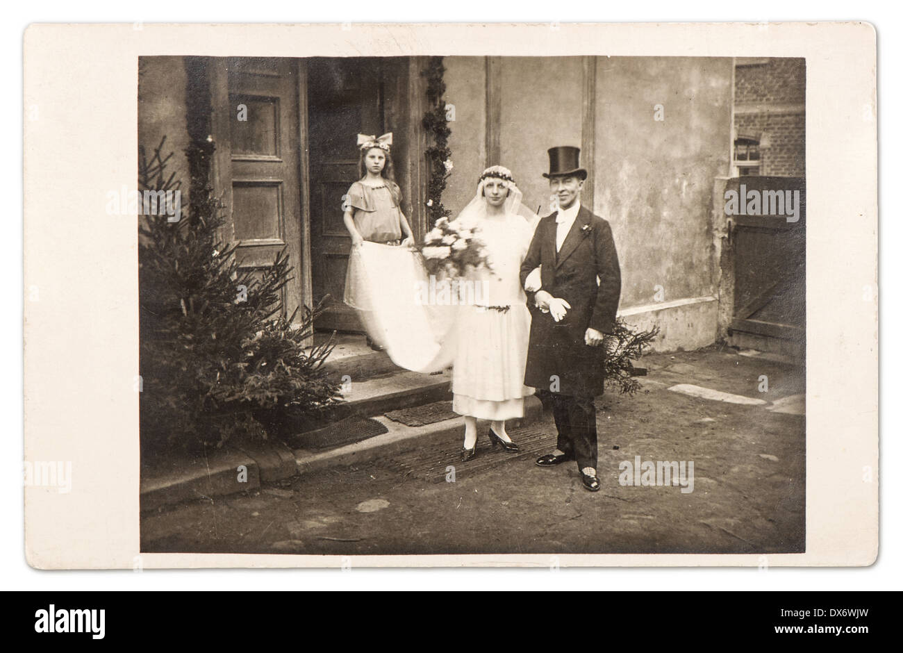Berlino, Germania - circa 1910: appena una coppia sposata. vintage wedding photo da circa 1910 a Berlino, Germania Foto Stock