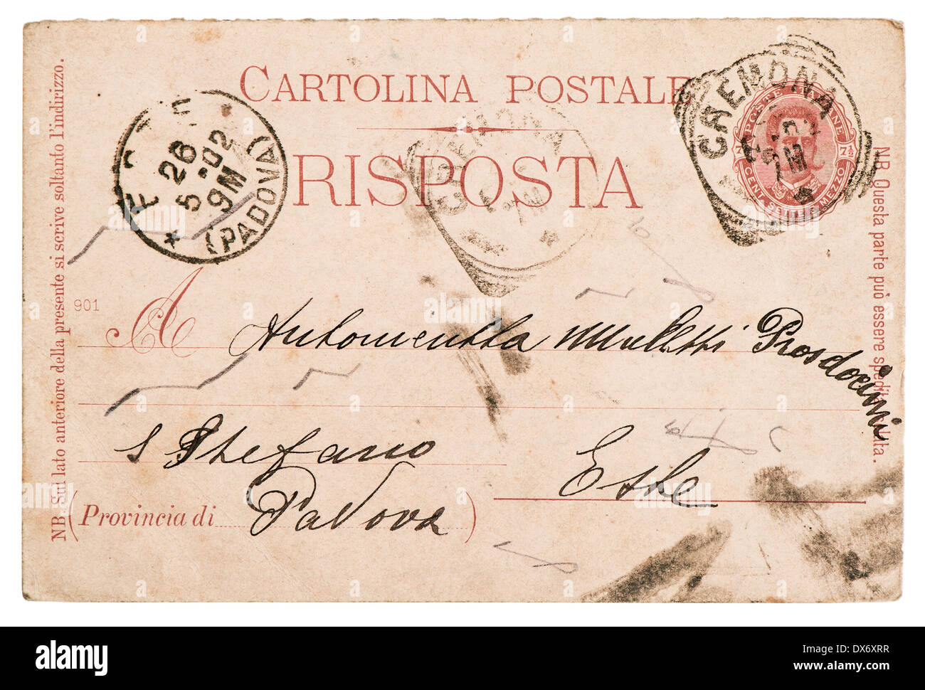 Vecchio usato italiano cartolina manoscritta lettera con tipico per questo tempo di timbri e di Grana carta Foto Stock
