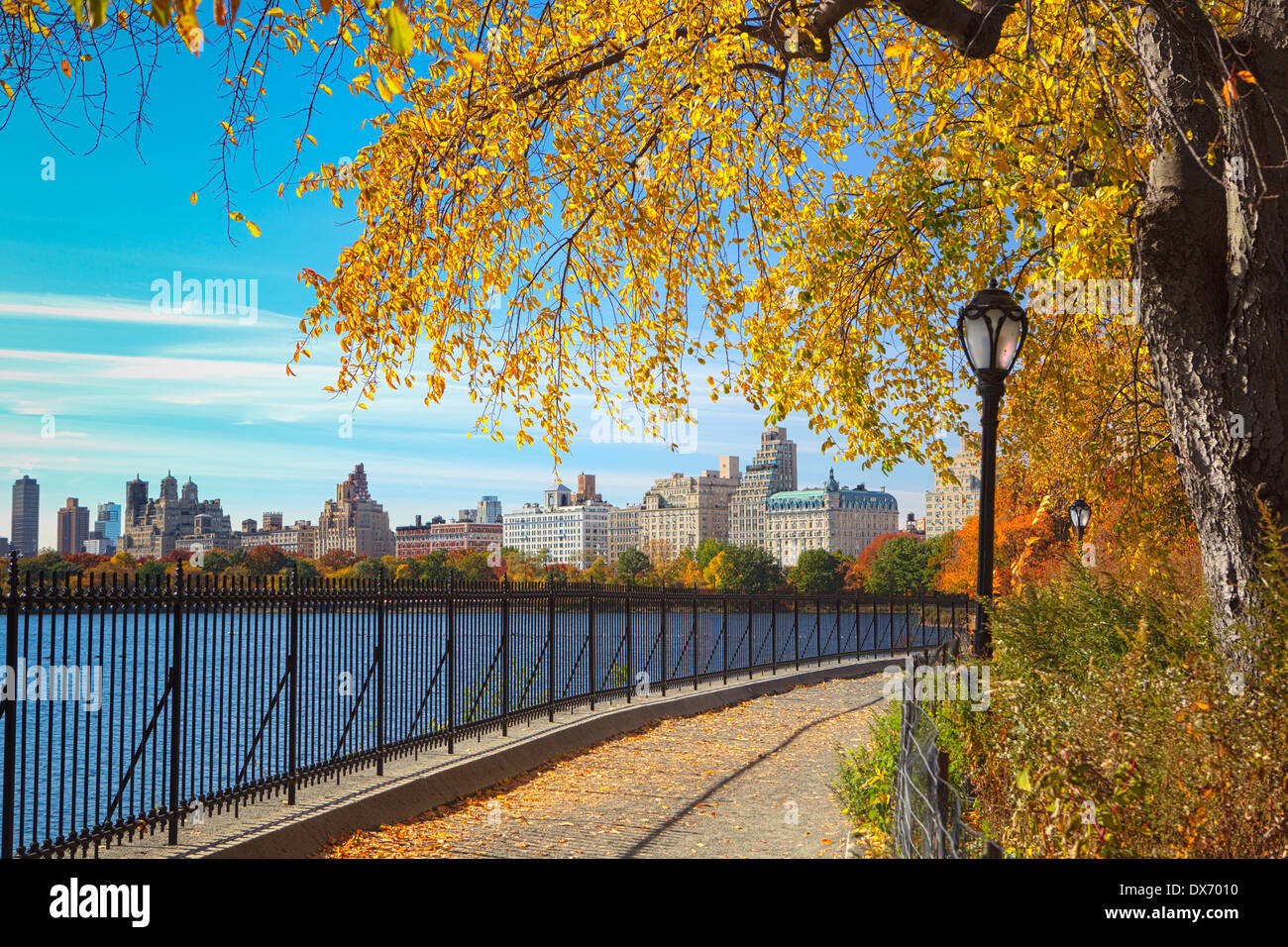 Jacqueline Kennedy Onassis serbatoio Jogging in autunno, New York, Stati Uniti d'America Foto Stock