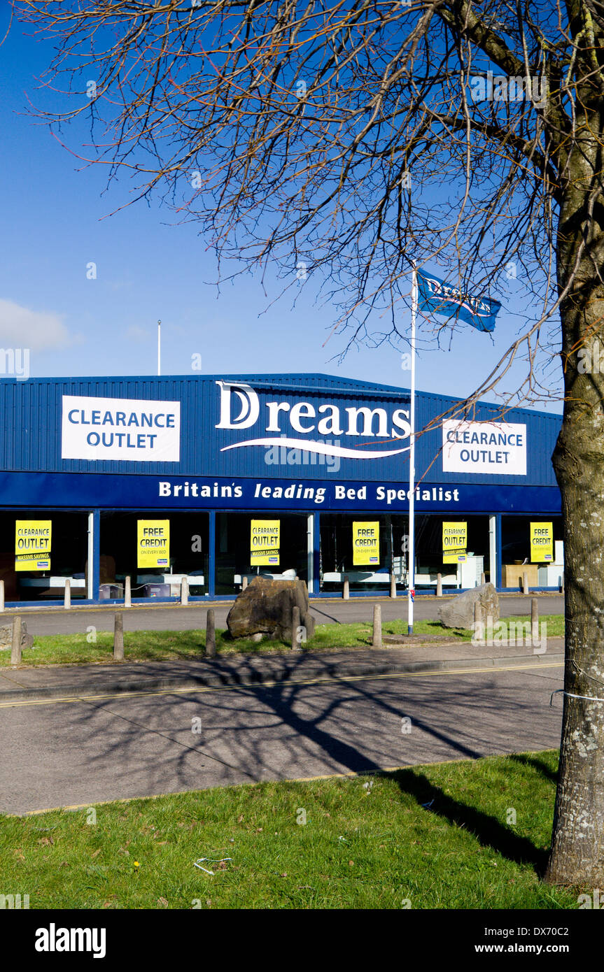 Dreams showroom, Penarth Road, Cardiff, Galles. Foto Stock