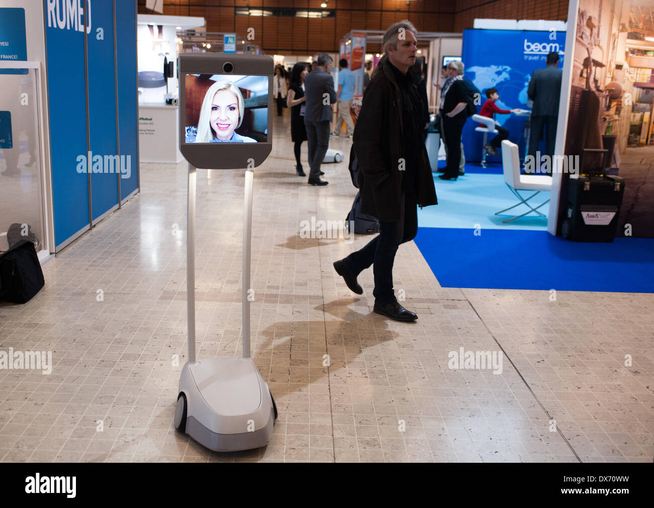 Lione, Francia - 19 Marzo 2014: un robot Awabot a Innorobo 2014, il 4° fiera internazionale specializzata sulla robotica di servizio. Credito: Piero Cruciatti/Alamy Live News Foto Stock