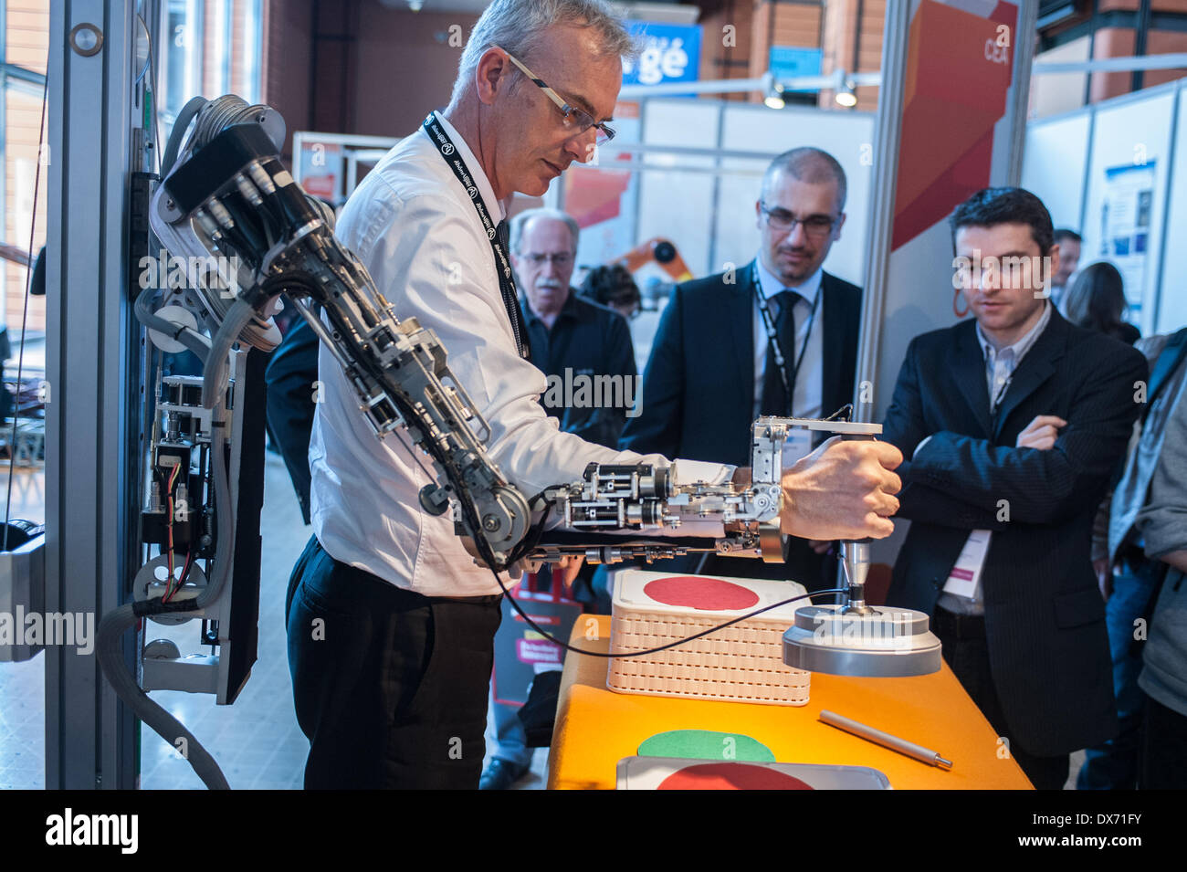 Lione, Francia - 19 Marzo 2014: grado Robot dal CEA Haption a Innorobo 2014, il 4° fiera internazionale specializzata sulla robotica di servizio. Credito: Piero Cruciatti/Alamy Live News Foto Stock