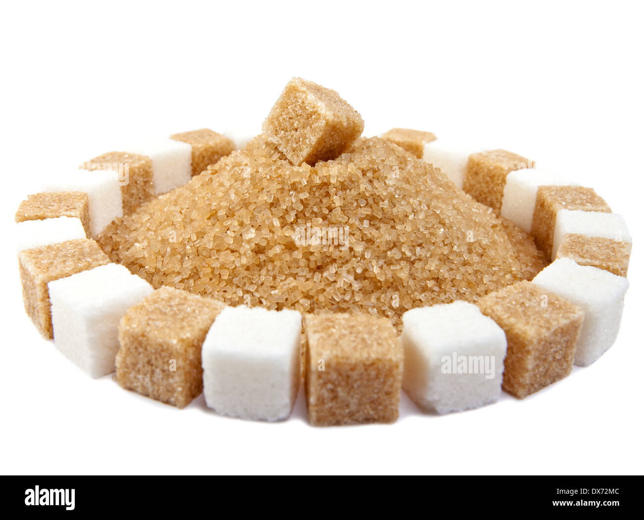 Zolletta di zucchero su un mucchio di zucchero semolato Foto Stock