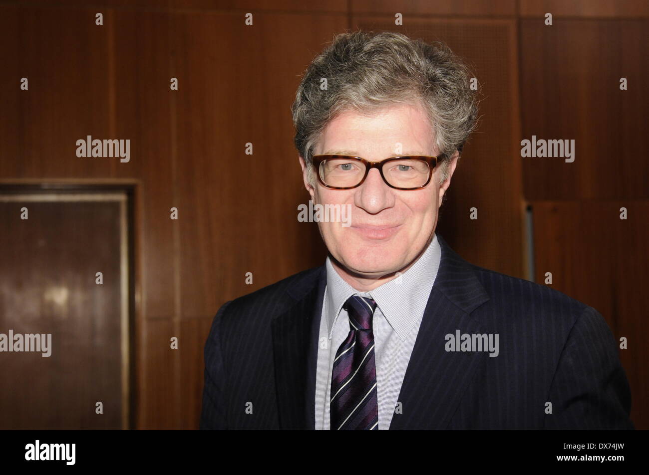 Colonia, Germania. Xvii Mar, 2014. Pubblicista tedesco presentor e Roger Willemsen pone alla letteratura internazionale festival lit.Cologne a Colonia, Germania, 17 marzo 2014. Foto: Horst Galuschka/dpa NESSUN SERVIZIO DI FILO/dpa/Alamy Live News Foto Stock