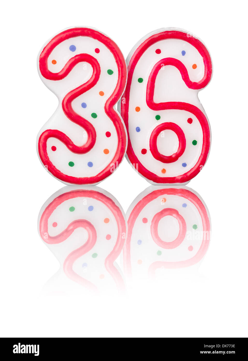 Numero rosso 36 con la riflessione su sfondo bianco Foto Stock