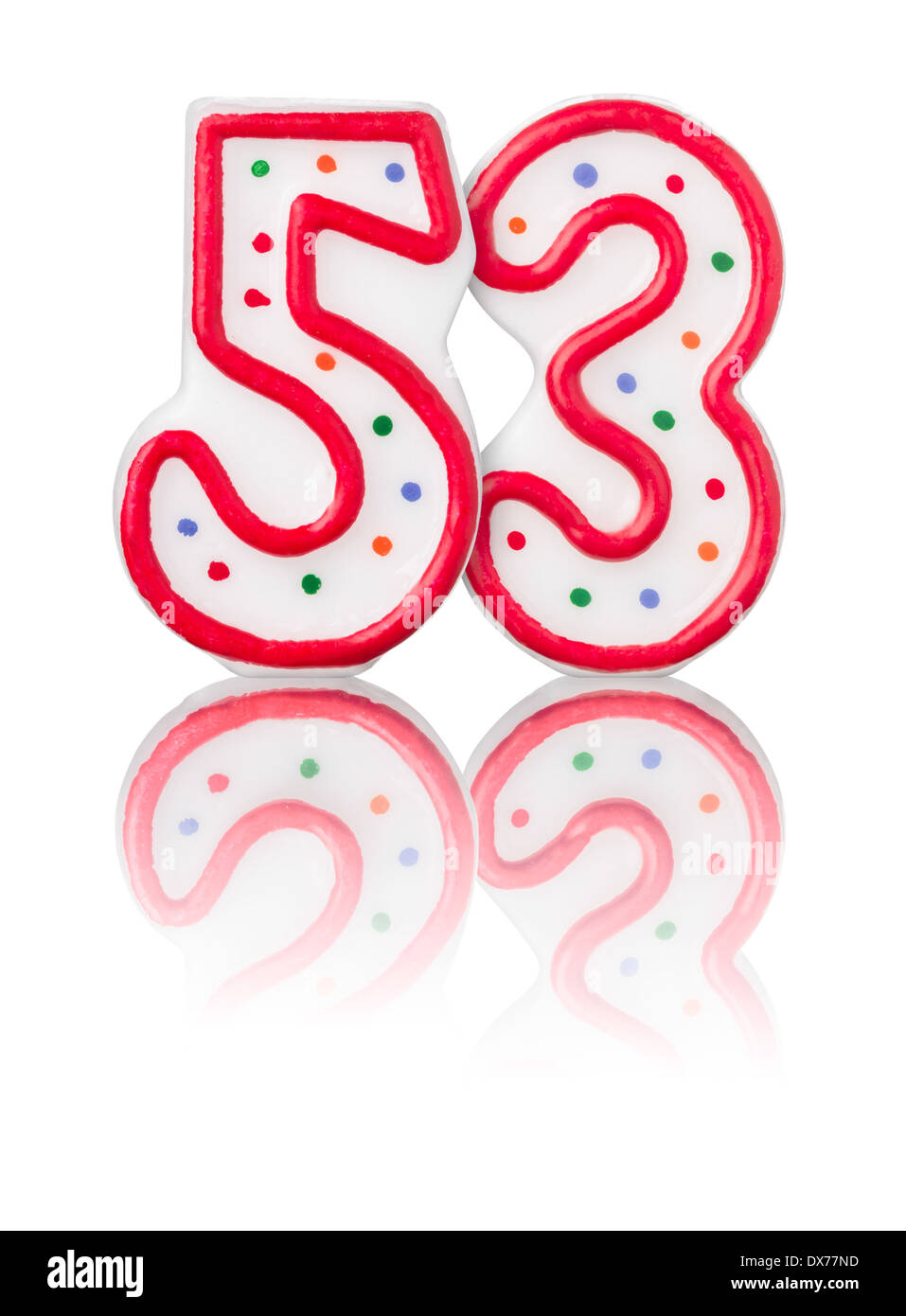Numero rosso 53 con la riflessione su sfondo bianco Foto Stock